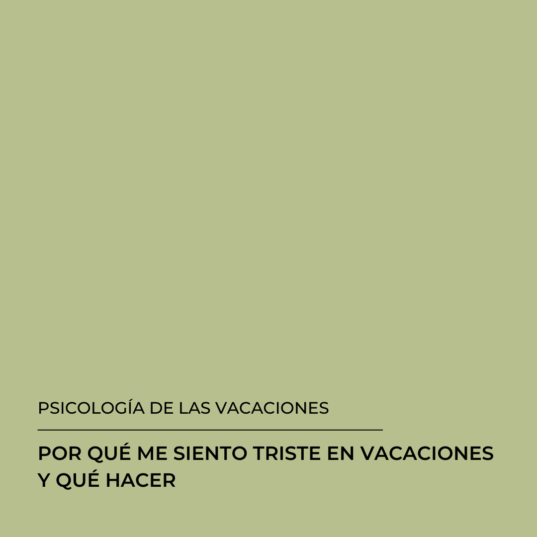 Fondo verde claro con texto en español: «Psicología de las vacaciones. Por qué me siento triste en vacaciones y qué hacer», en letra negra, alineado en la parte inferior izquierda.